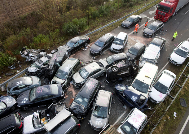 Choque en cadena en la autopista A31 entre Heek y Gronau-Ochtrup (Alemania, 2011) Choque en cadena en la autopista A31 entre Heek y Gronau-Ochtrup (Alemania, 2011)