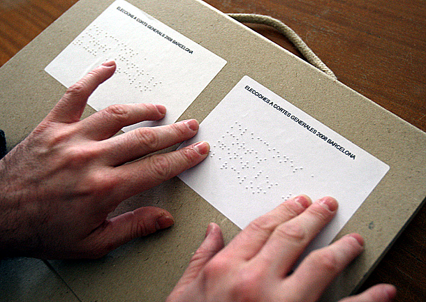 Voto por el sistema braille en las elecciones generales del 2008. Voto por el sistema braille en las elecciones generales del 2008.