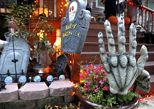 Decoración de una casa en Chicago (Illinois) con motivo de la fiesta de Halloween (EE. UU., 21/10/2012) 