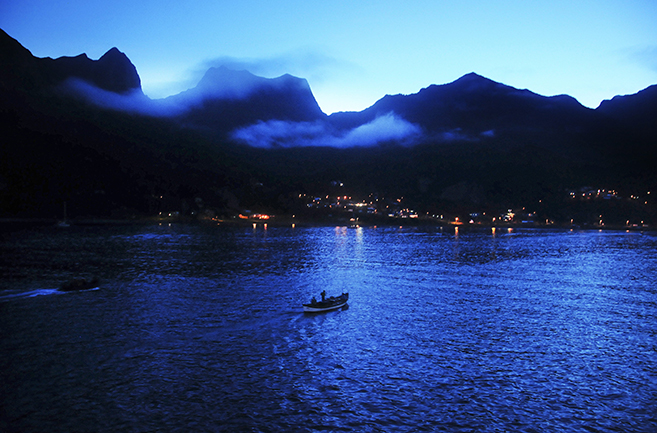 Isla Robinson Crusoe, golpeada por el tsunami del 2010, vista desde la bahía Cumberland (Chile, 2/10/2012)