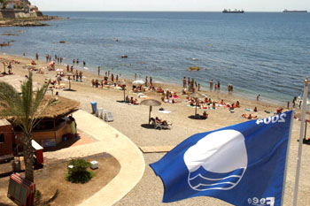 Bandera azul en la playa de la Ribera en Ceuta (España, 2004) Bandera azul en la playa de la Ribera en Ceuta (España, 2004)