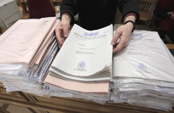 Ejemplares de la última edición en papel del Boletín Oficial del Estado, Madrid (España, 2008) Ejemplares de la última edición en papel del Boletín Oficial del Estado, Madrid (España, 2008)