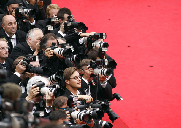 Un grupo de fotógrafos en la clausura del festival de cine, Cannes (Francia, 2011)