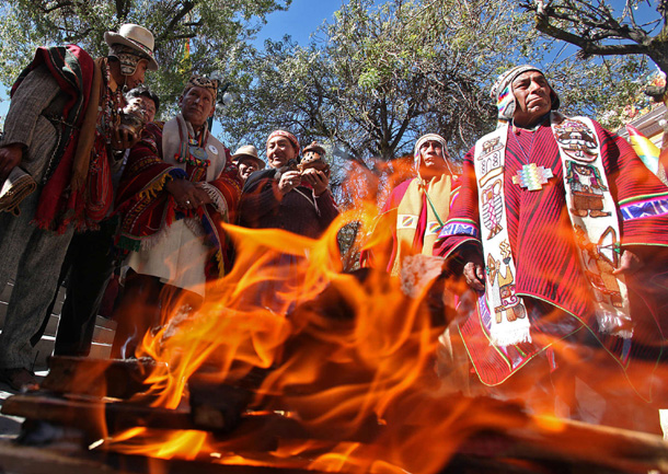 Sacerdotes aimaras en Tihuanaco, La Paz (Bolivia, 2010) Sacerdotes aimaras en Tihuanaco, La Paz (Bolivia, 2010)