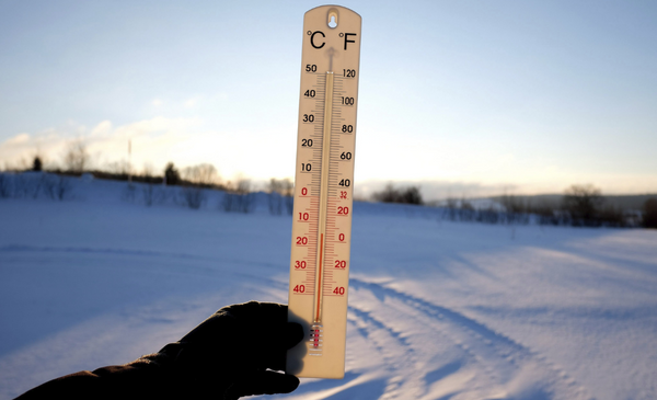 Superar su Ver a través de quince grados bajo cero» o «menos quince grados», pero no «menos quince  grados bajo cero»FundéuRAE