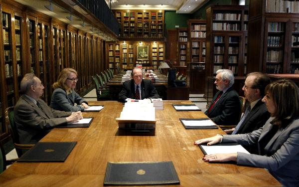 José Manuel Blecua preside la reunión en la sede de la RAE. Foto: ©Agencia Efe/J.J. Guillén