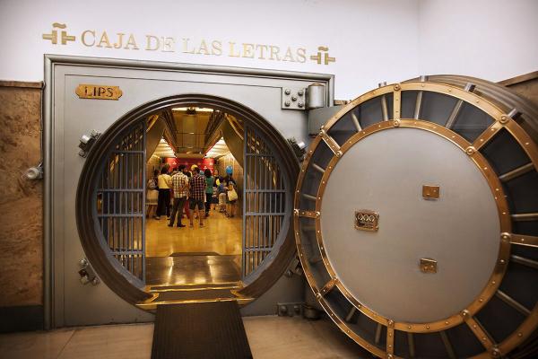 Visita guiada a la Caja de las Letras, con motivo del Día del Español. Foto: Efe/Instituto Cervantes/Héctor Ferrández Motos