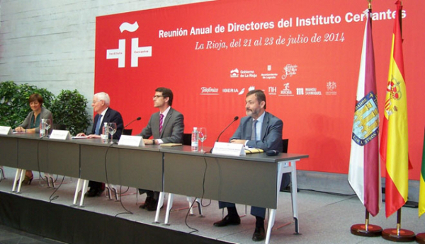 Fuente: Gob. La Rioja. Los consejeros de Educación, Cultura y Turismo, Gonzalo Capellán, y Presidencia y Justicia, Emilio del Río, participan en el acto de clausura de la reunión.