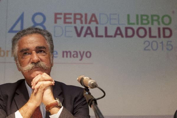 Alberto Gómez Font, en la 48 Feria del Libro de Valladolid. ©Efe/R. García