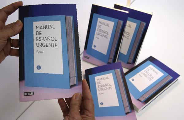 Ejemplares de la nueva edición del «Manual de español urgente». Foto: Efe/Ángel Díaz  