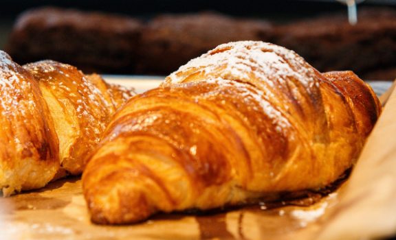 «cruasán», adaptación de «croissant» | FundéuRAE